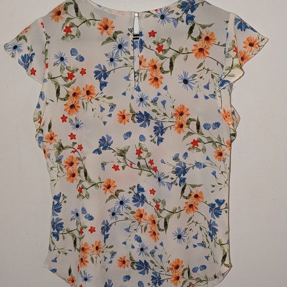 Dynamite Sm. Sleeveless Floral Top - Picture 2 of 3